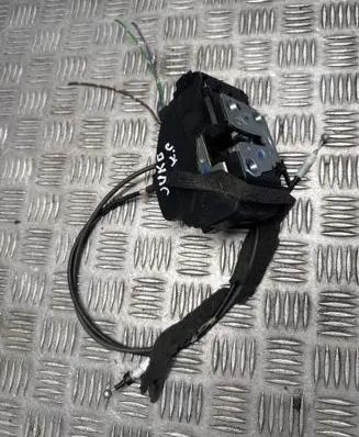Nissan Juke I F15 Front door lock
