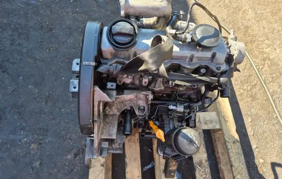 Volkswagen New Beetle Engine AQY 038103373E