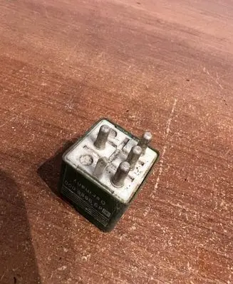 Mercedes-Benz E W210 Other relay 0015429619 D2876