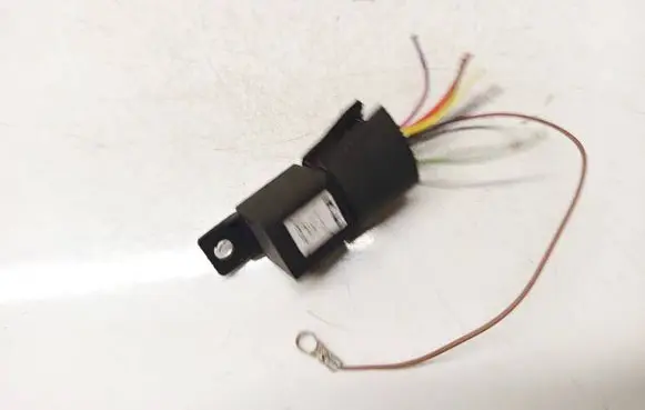 Volkswagen PASSAT B5 Other relay SCB1M1240