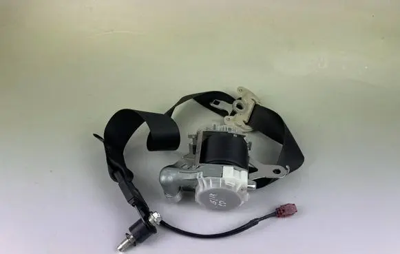 Subaru Outback (BS) Front seatbelt 7W7460P 7W7460-P E8067165