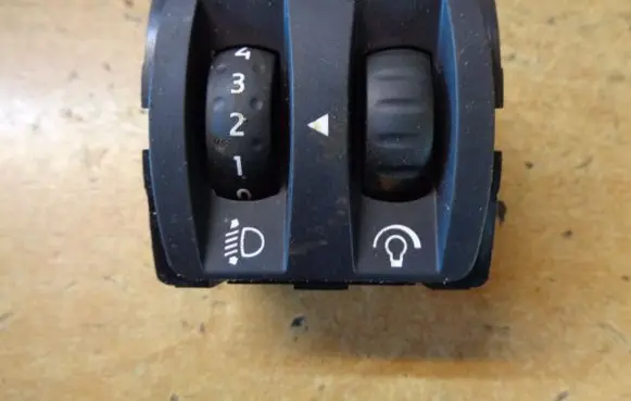 Renault Clio IV Headlight level height control switch 251900567R