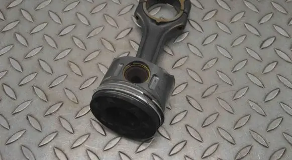 Mercedes-Benz Sprinter W906 Piston 611