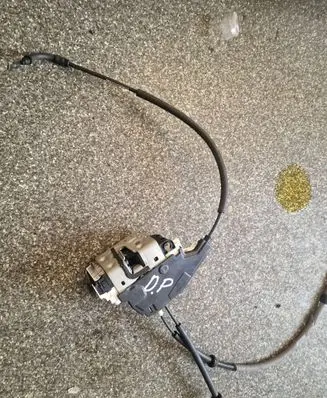 Chrysler 200 Front door lock