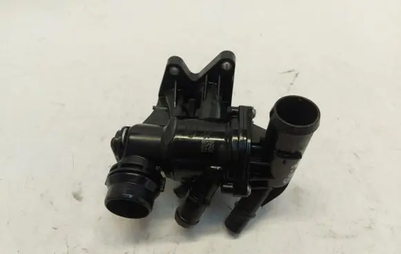 Land Rover Range Rover Velar Thermostat housing m4d3-8575-ab