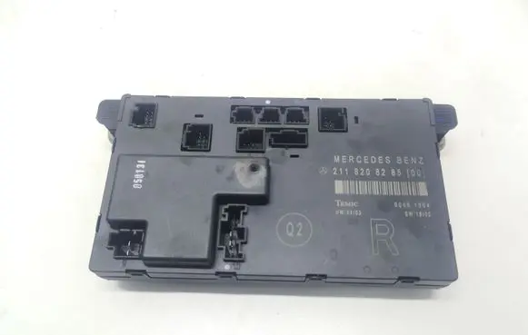 Mercedes-Benz E W211 Door control unit/module 211820828500 00401304