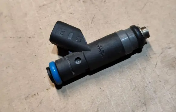 Chrysler Sebring (ST-22 - JR) Fuel injector 