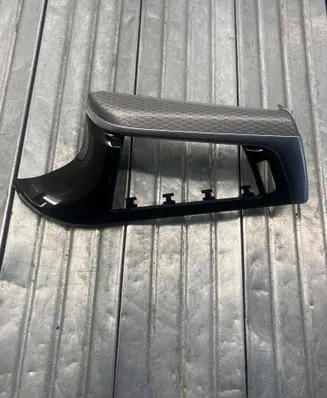 BMW 5 G30 G31 G38 Dashboard glove box trim 708634