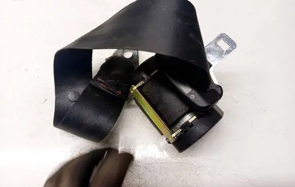 Citroen C4 I Rear seatbelt 
