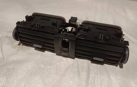 BMW 3 F30 F35 F31 Dash center air vent grill 9218552