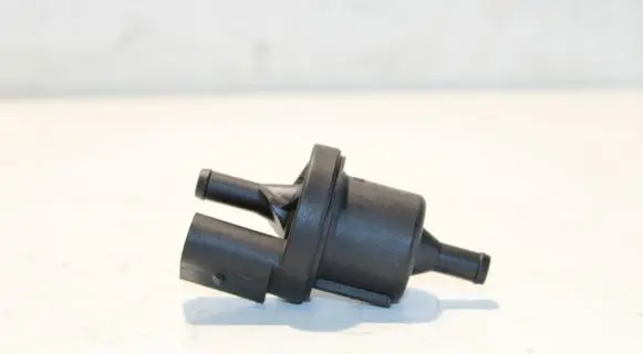 Volkswagen PASSAT B5.5 Vacuum valve 1C0906517A