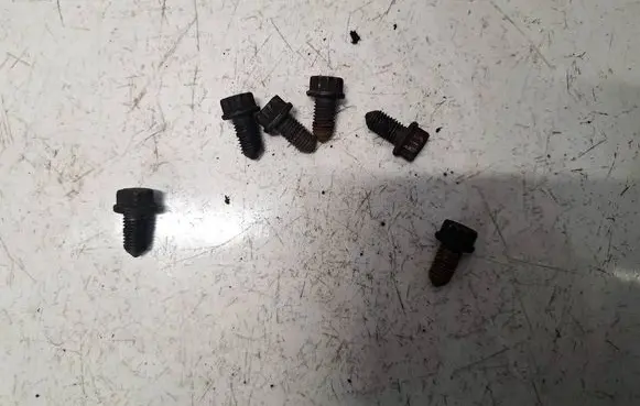 Volkswagen Golf V Nuts/bolts