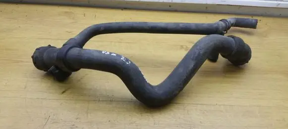 Volkswagen PASSAT B5.5 Engine coolant pipe/hose