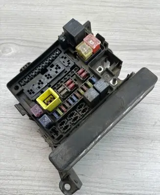 Mitsubishi Outlander Fuse module 5267D MR301978 511250739