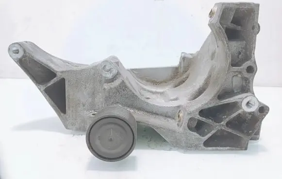 BMW 3 E90 E91 Generator/alternator bracket 7802639 13992010