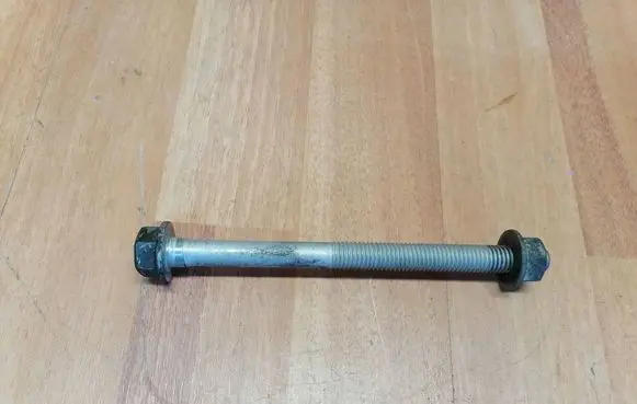 Engine mounting bracket