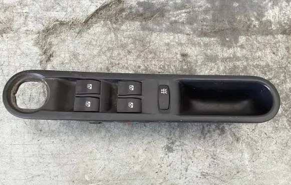 Renault Espace - Grand espace IV Electric window control switch 8200250647