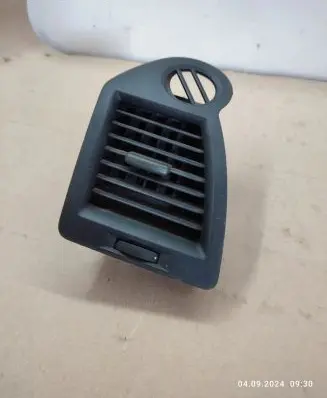 Renault Megane II Dashboard side air vent grill/cover trim A1007009