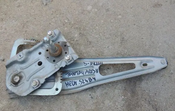 Toyota Yaris Front window lifting mechanism without motor
