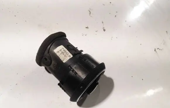 Audi A3 S3 8P Dash center air vent grill 8p0820901a