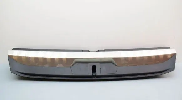 Trunk/boot sill cover protection