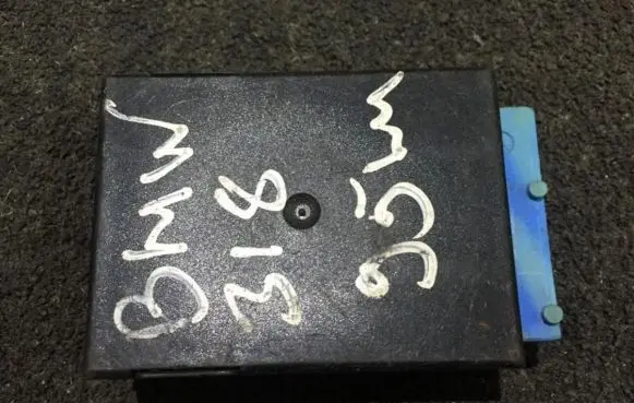 BMW 3 E36 Window wiper relay 61358366381 61.35-8366381