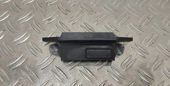 Toyota Auris E180 Tailgate opening switch 15C879