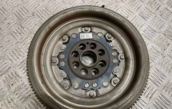 Volkswagen Golf VII Flywheel 06K105266A
