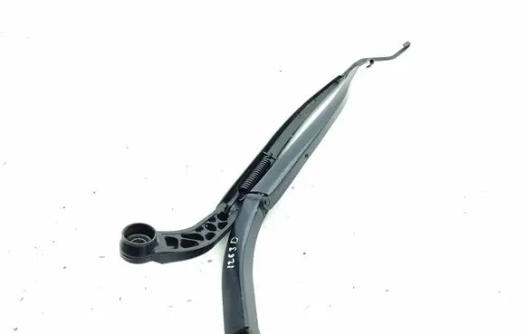 Toyota RAV 4 (XA50) Front wiper blade arm