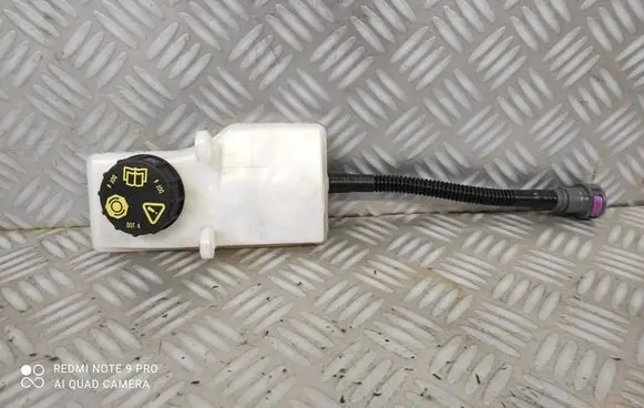 Brake fluid reservoir