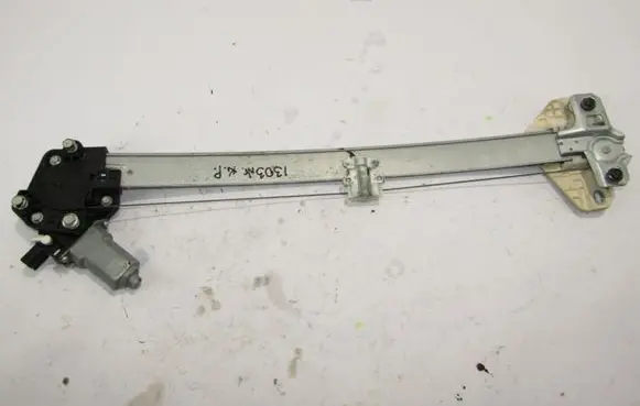 Honda CR-V Front window lifting mechanism without motor