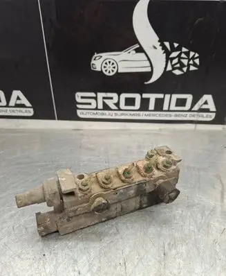 Mercedes-Benz S W220 Air suspension valve block A2203200258