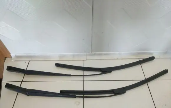 Opel Zafira A Windshield/front glass wiper blade 90582557 90582558