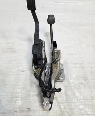 Ford Kuga II Brake pedal 