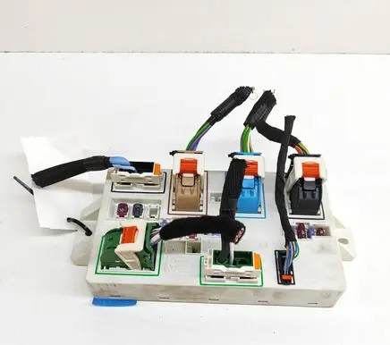 Peugeot 3008 III Fuse module 9864462180 9697641480