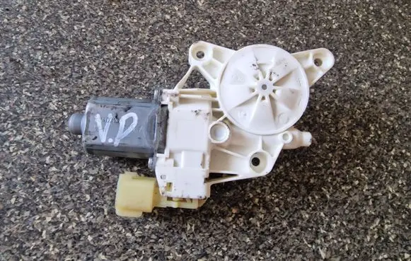 Chrysler 200 Front door window regulator motor