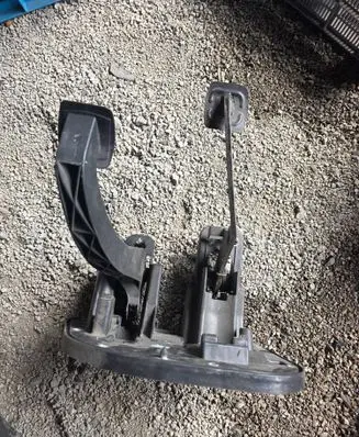 Iveco Daily 4th gen Pedal assembly 504068715