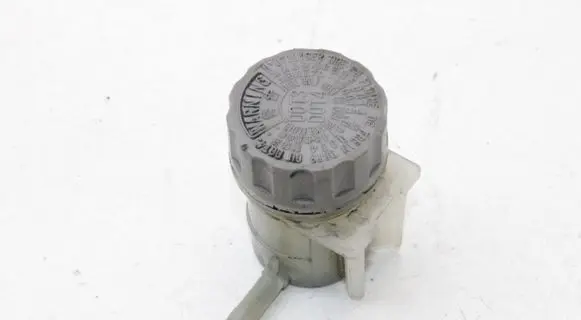 Honda CR-V Brake fluid reservoir 