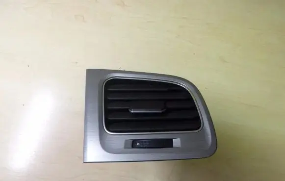 Volkswagen Golf VII Rear air vent grill 5G2819704H I1098