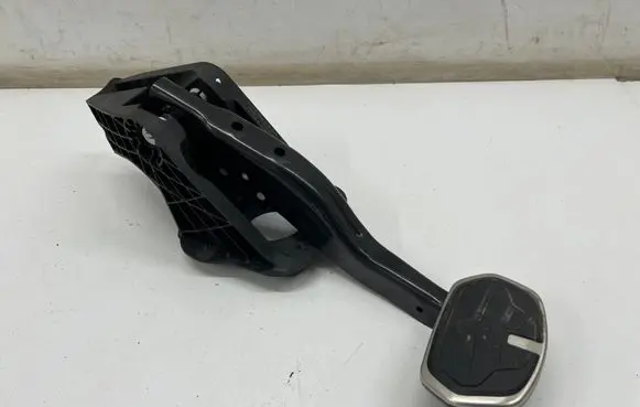 BMW 2 Active Tourer U06 Brake pedal 6891124