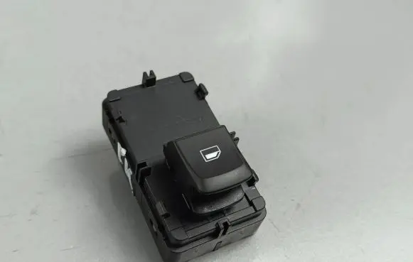 MG ZS Electric window control switch 10068338