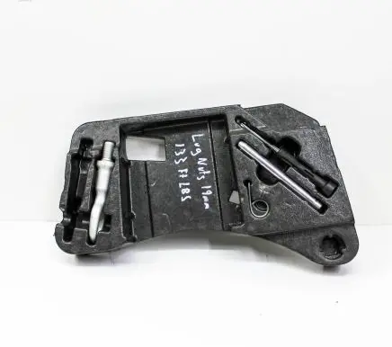 Volkswagen Touareg II Other trunk/boot trim element 7P0805783 7P0012112F