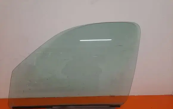 Nissan Kubistar Front door window glass four-door 43R000929
