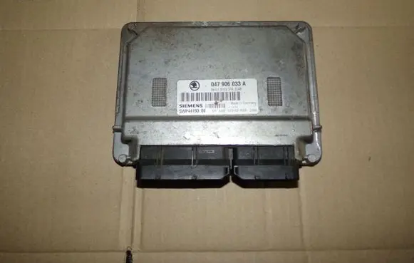 Skoda Fabia Mk1 (6Y) Engine control unit/module 047906033A