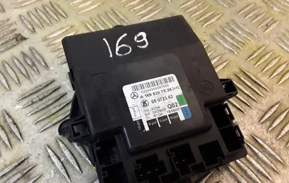 Mercedes-Benz A W169 Door control unit/module 1698207526 A1698207526