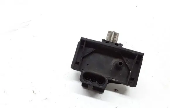 Opel Zafira A Air pressure sensor 90582107