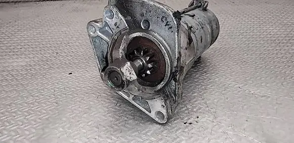 Renault Clio III Starter motor TS12E9 233003329R
