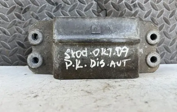 Skoda Octavia Mk2 (1Z) Engine mount bracket 1K0199555Q
