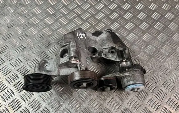 Hyundai Santa Fe A/C compressor mount bracket 252852F300