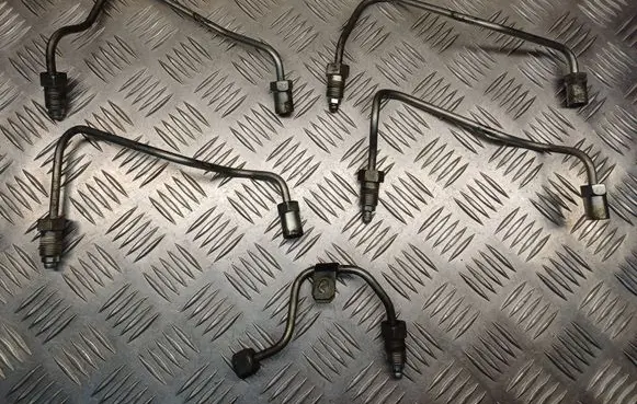 Toyota Avensis T220 Fuel injector supply line/pipe 